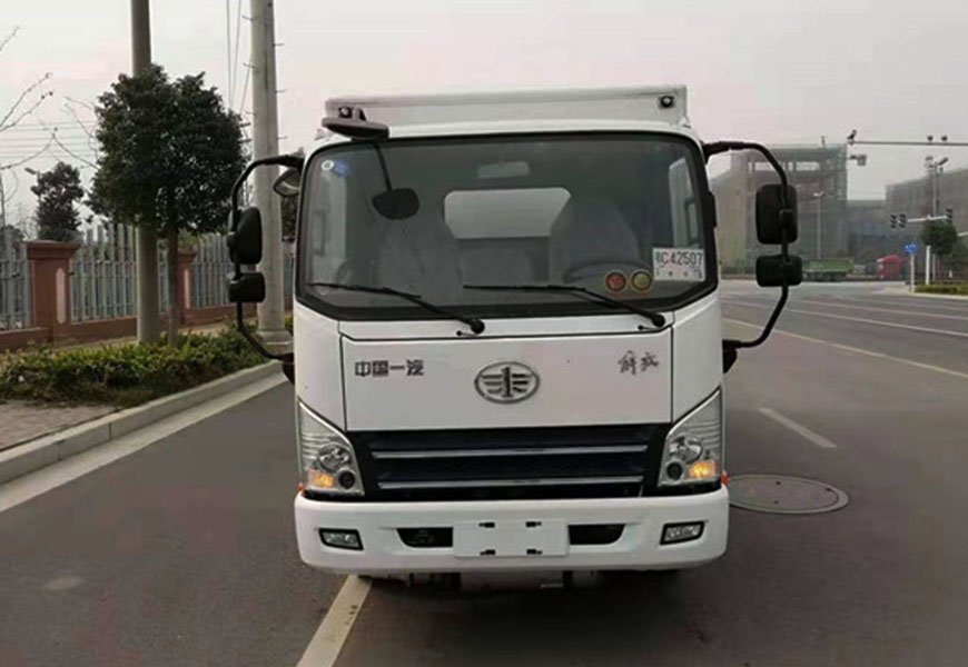 解放藍(lán)牌氣體廂式運輸車
