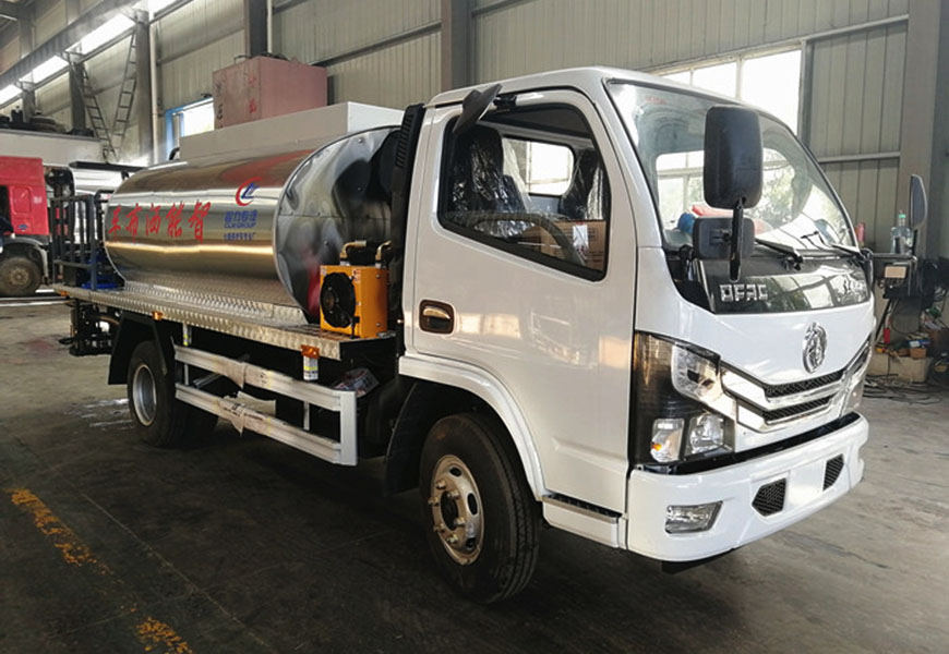 國六東風多利卡瀝青灑布車